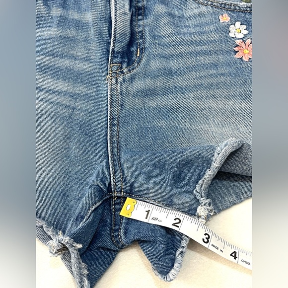 Time and True Women’s Blue Jean Shorts with Floral Embroidery Size 4 - Picture 8 of 16